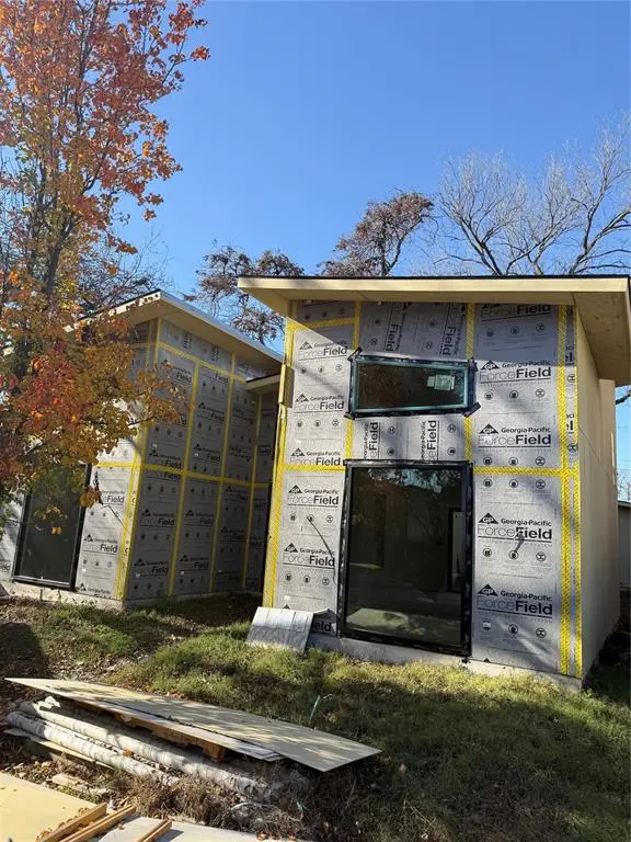 Dallas, TX 75218,8911 Forest Hills Boulevard