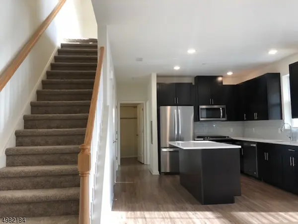 60 Passaic Ave #12, Fairfield Twp., NJ 07004