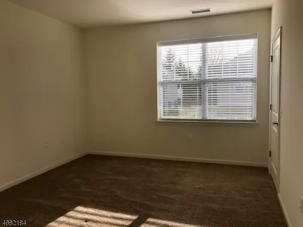 60 Passaic Ave #12, Fairfield Twp., NJ 07004