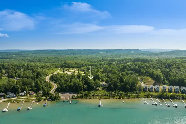 5543 Crystal LN, Benzonia Twp, MI 49635