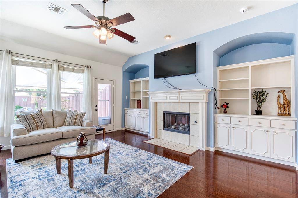 3929 Harbor Drive, The Colony, TX 75056