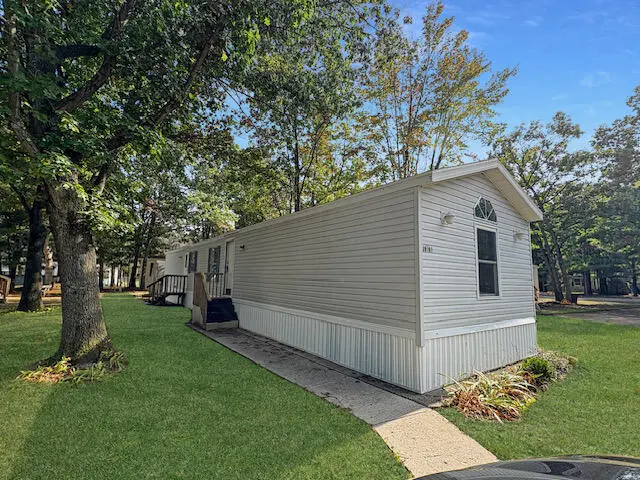 20101 Tamarack DR, Howard City, MI 49329