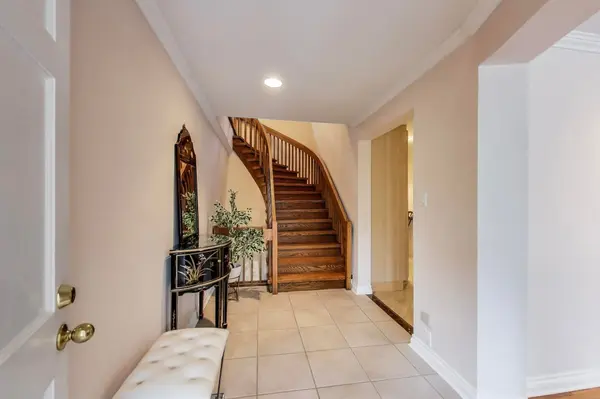 48 Silvergrove RD, Toronto C12, ON M2L 2N6