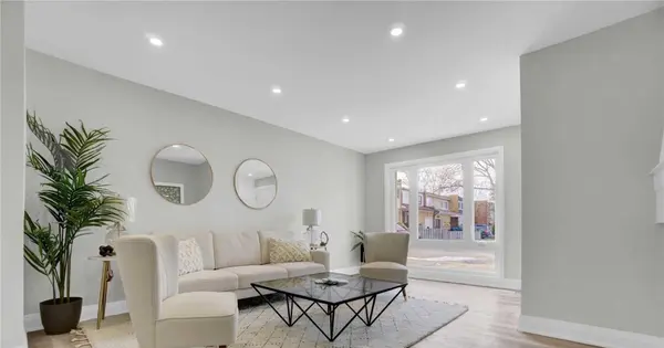 2404 Maryvale CT, Burlington, ON L7P 2P2