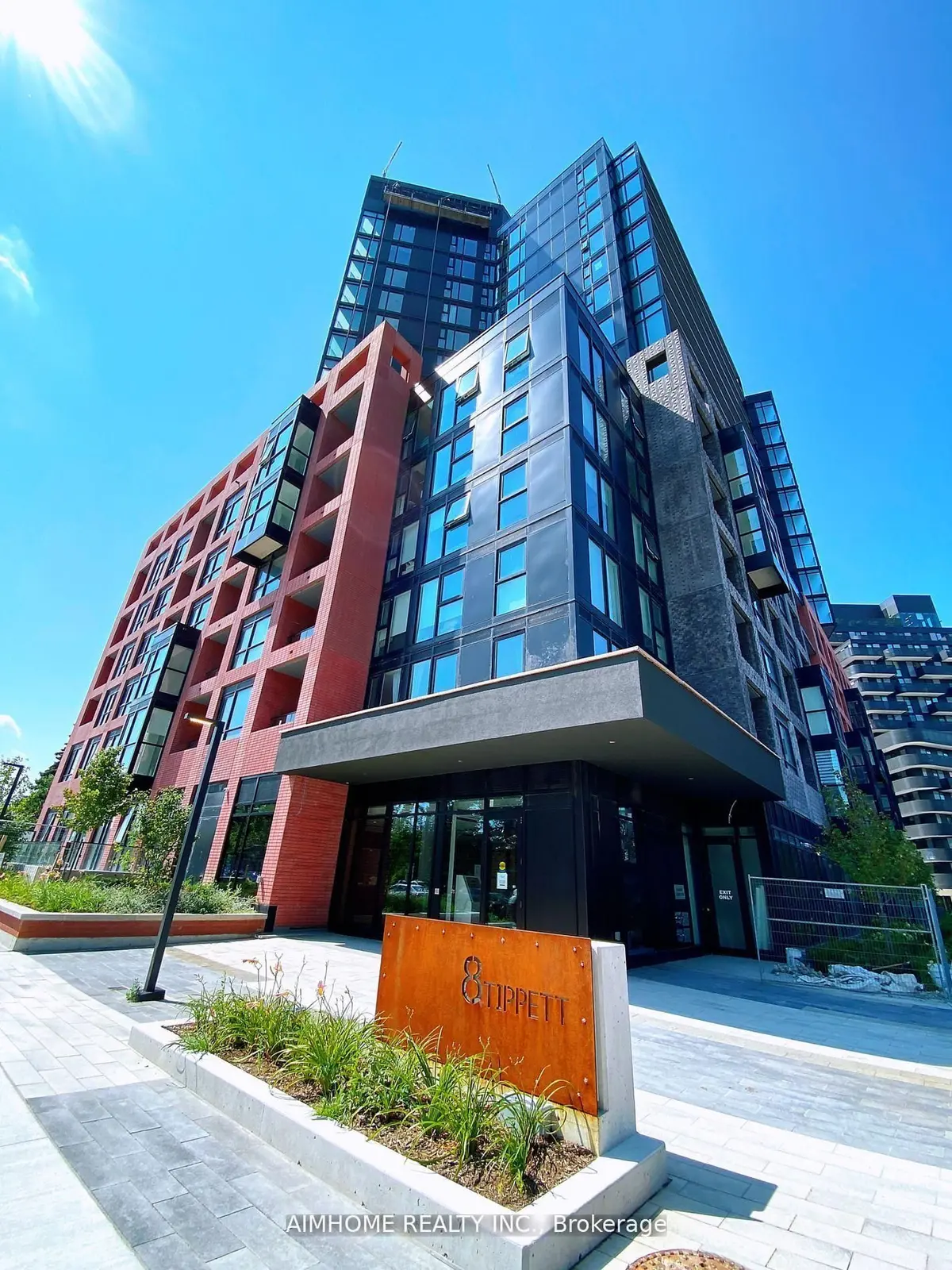 8 TIPPETT RD #1017, Toronto C06, ON M3H 0E7