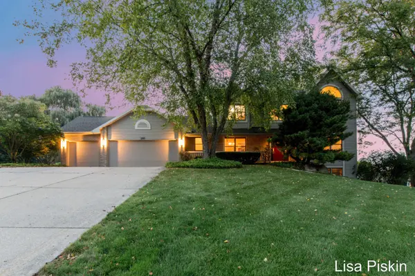 2197 Knollpoint DR NE, Ada Twp, MI 49301