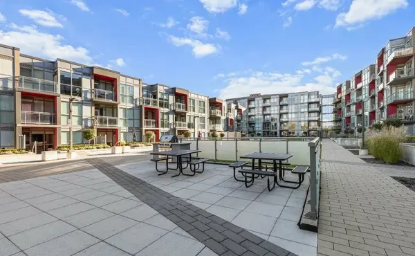 5220 Dundas ST #D414, Burlington, ON L7L 0J4