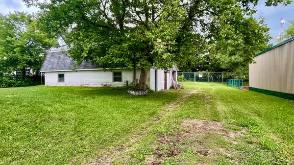 1069 7th AVE, Hanover, ON N4N 2K4