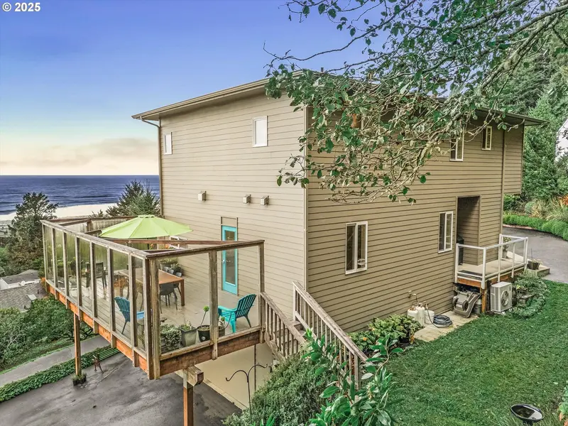 121 GREENHILL DR, Yachats, OR 97498