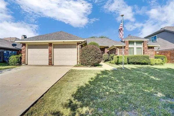 4329 Baldwin Street, Grand Prairie, TX 75052