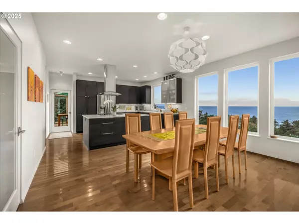 Yachats, OR 97498,121 GREENHILL DR