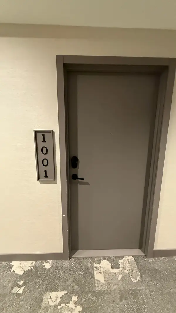 634 Church ST #1001, Toronto C08, ON M4Y 2G3