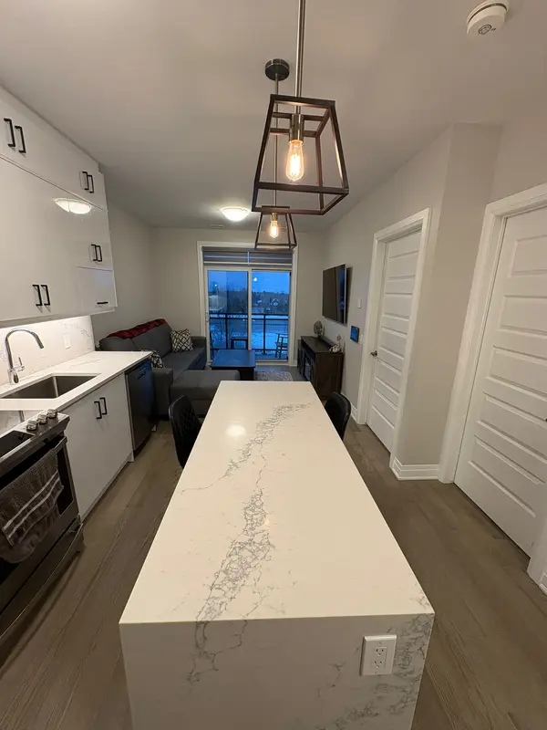 50 Kaitting TRL #313, Oakville, ON L6M 5N3