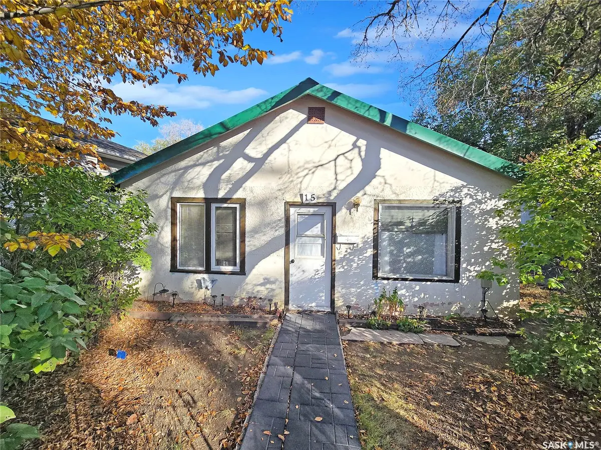 15 10th AVENUE NE, Swift Current, SK S9H 2T1