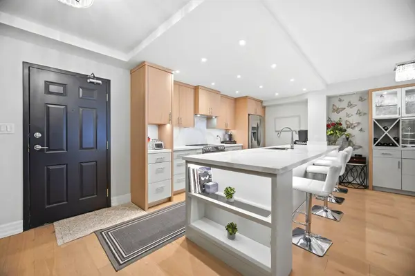 121 Woodbridge AVE #216, Vaughan, ON L4L 2S6