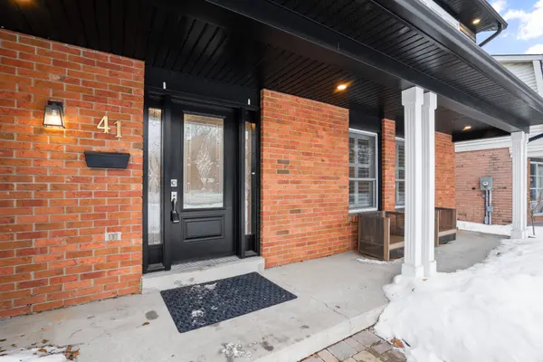 41 Amberly BLVD, Hamilton, ON L9G 3R9