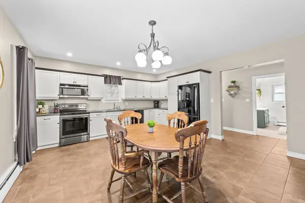 89 Ontario ST, Lambton Shores, ON N0M 2N0