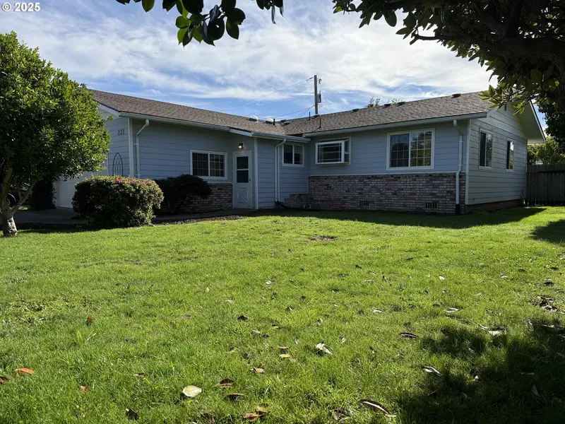 221 MUSSER ST, Brookings, OR 97415