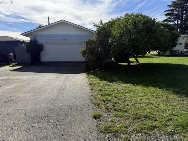 221 MUSSER ST, Brookings, OR 97415