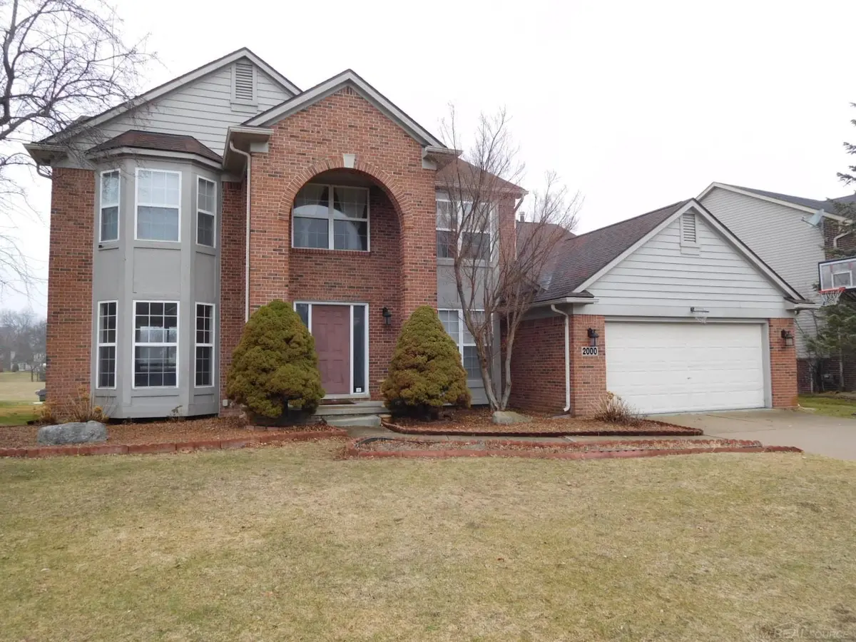 2000 TWIN SUN CIR, Commerce Twp, MI 48390