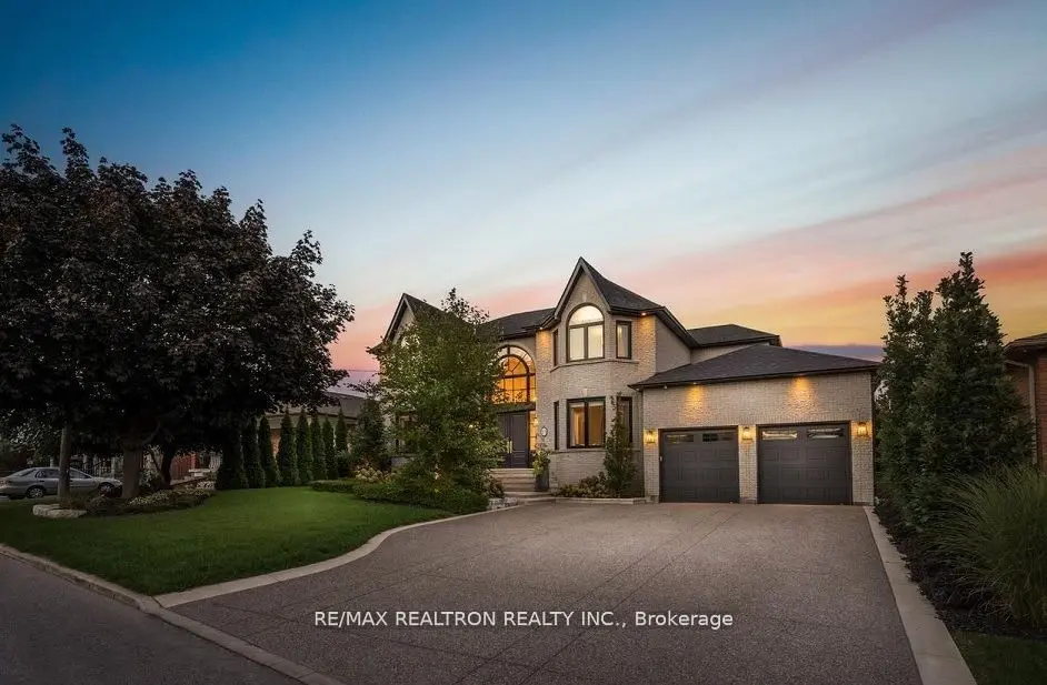 13 Bourdon AVE, Toronto W04, ON M6L 2Y7