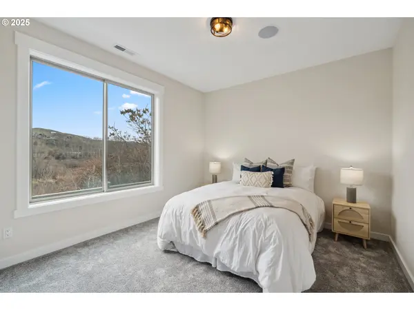 112 SOUTHSHORE AVE, The Dalles, OR 97058