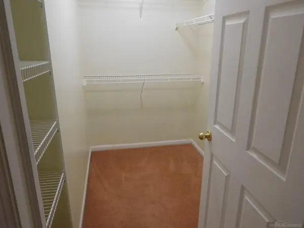 2000 TWIN SUN CIR, Commerce Twp, MI 48390