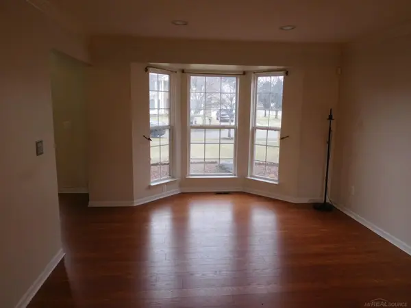 2000 TWIN SUN CIR, Commerce Twp, MI 48390