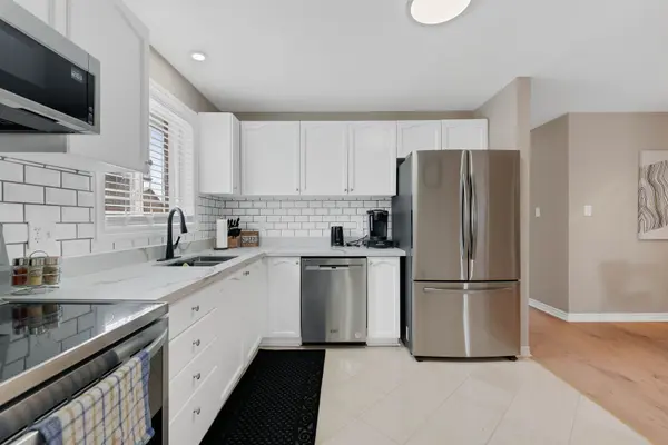 361 Georgian DR #UPPER, Barrie, ON L4M 7A2