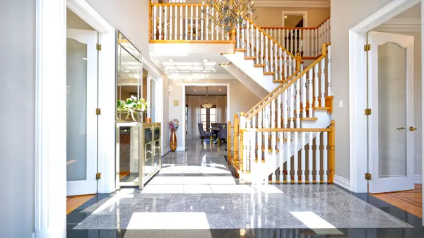 13 Bourdon AVE, Toronto W04, ON M6L 2Y7