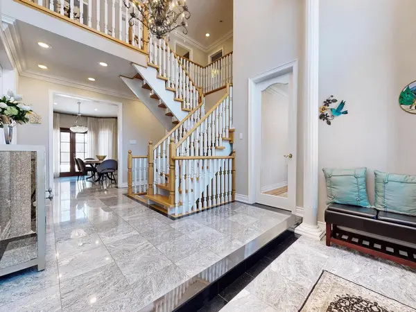 13 Bourdon AVE, Toronto W04, ON M6L 2Y7