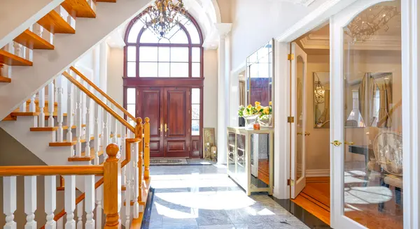 13 Bourdon AVE, Toronto W04, ON M6L 2Y7