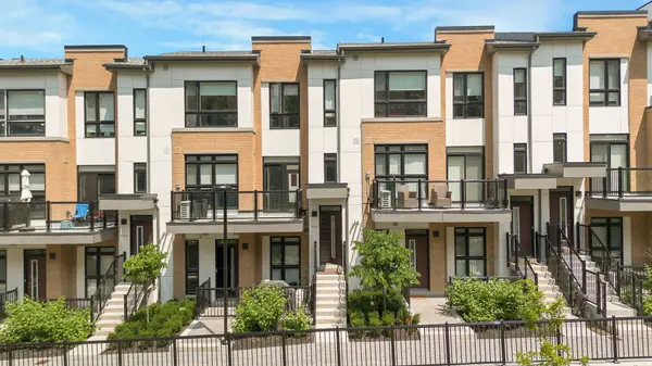 155 Canon Jackson DR #208, Toronto W04, ON M6M 0E1