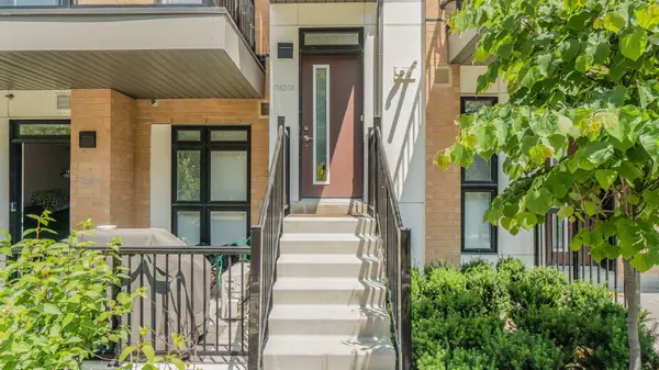 155 Canon Jackson DR #208, Toronto W04, ON M6M 0E1