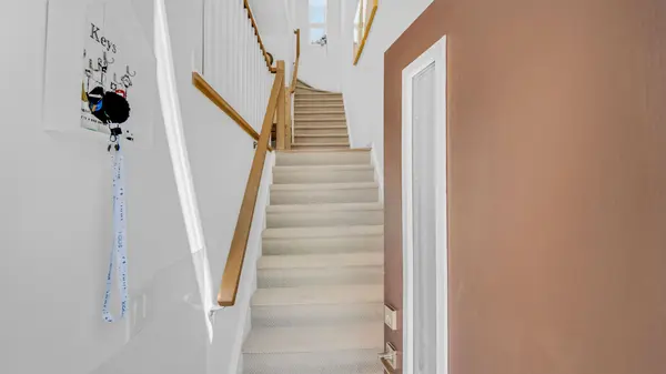 155 Canon Jackson DR #208, Toronto W04, ON M6M 0E1