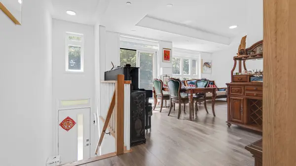 155 Canon Jackson DR #208, Toronto W04, ON M6M 0E1