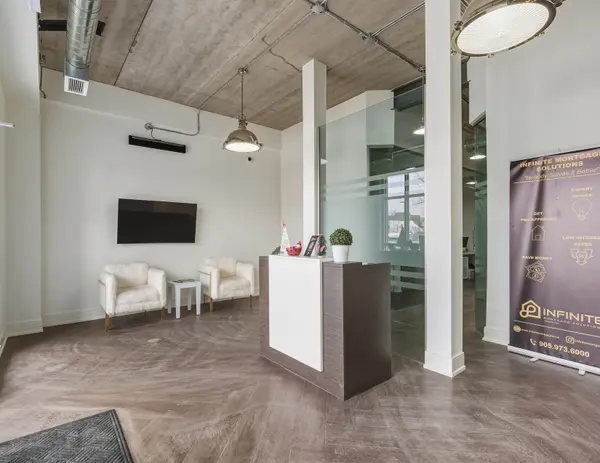 209 Speers RD #6, Oakville, ON L6K 0H5