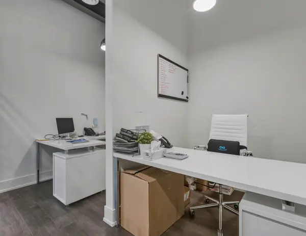 209 Speers RD #6, Oakville, ON L6K 0H5