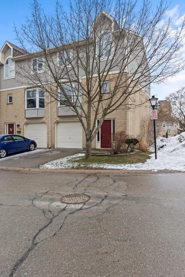 9 AILSA PL #43, London South, ON N5Z 4Z6