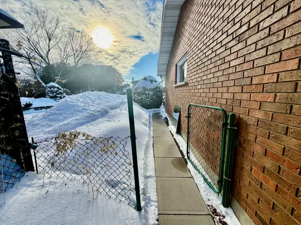 2175 Martha AVE #B, Elmvale Acres And Area, ON K1G 1K6