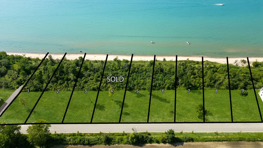 7041 Blue Coast HTS, Plympton-wyoming, ON N0N 1E0