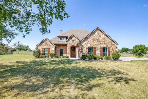 112 Lone Star Way, Godley, TX 76044