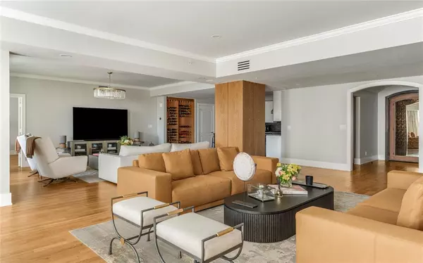 Dallas, TX 75219,3401 Lee Parkway #404