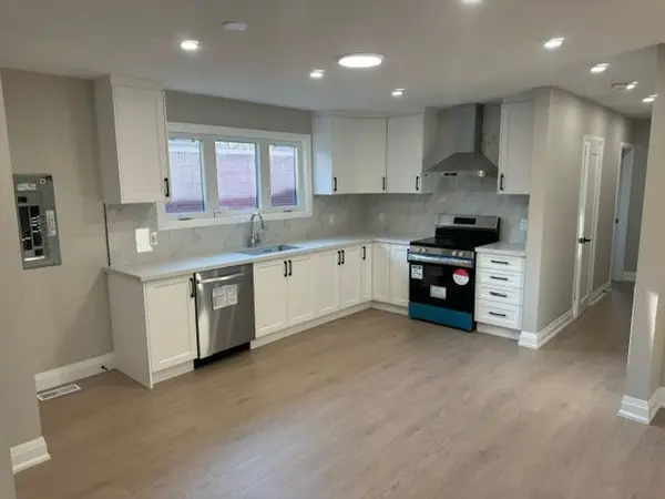 21 Nova DR #Upper, Hamilton, ON L8T 2P4