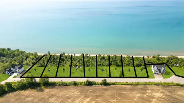 7015 Blue Coast HTS, Plympton-wyoming, ON N0N 1E0