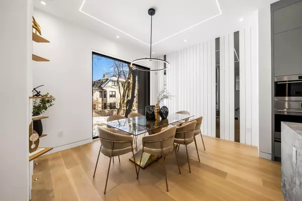 Toronto C02, ON M4V 2M6,74B Rathnelly AVE