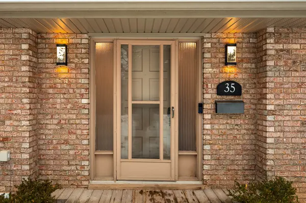 35 Treleaven DR, Brampton, ON L6Y 1X7