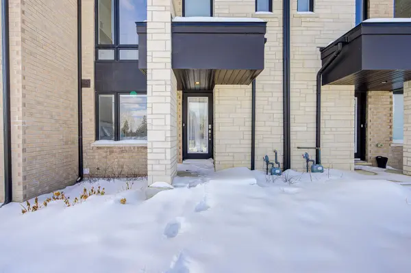 51 Credit LN, Richmond Hill, ON L4E 1G9