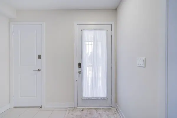 51 Credit LN, Richmond Hill, ON L4E 1G9