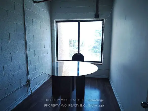 70 Delta Park BLVD #12, Brampton, ON L6T 5E9